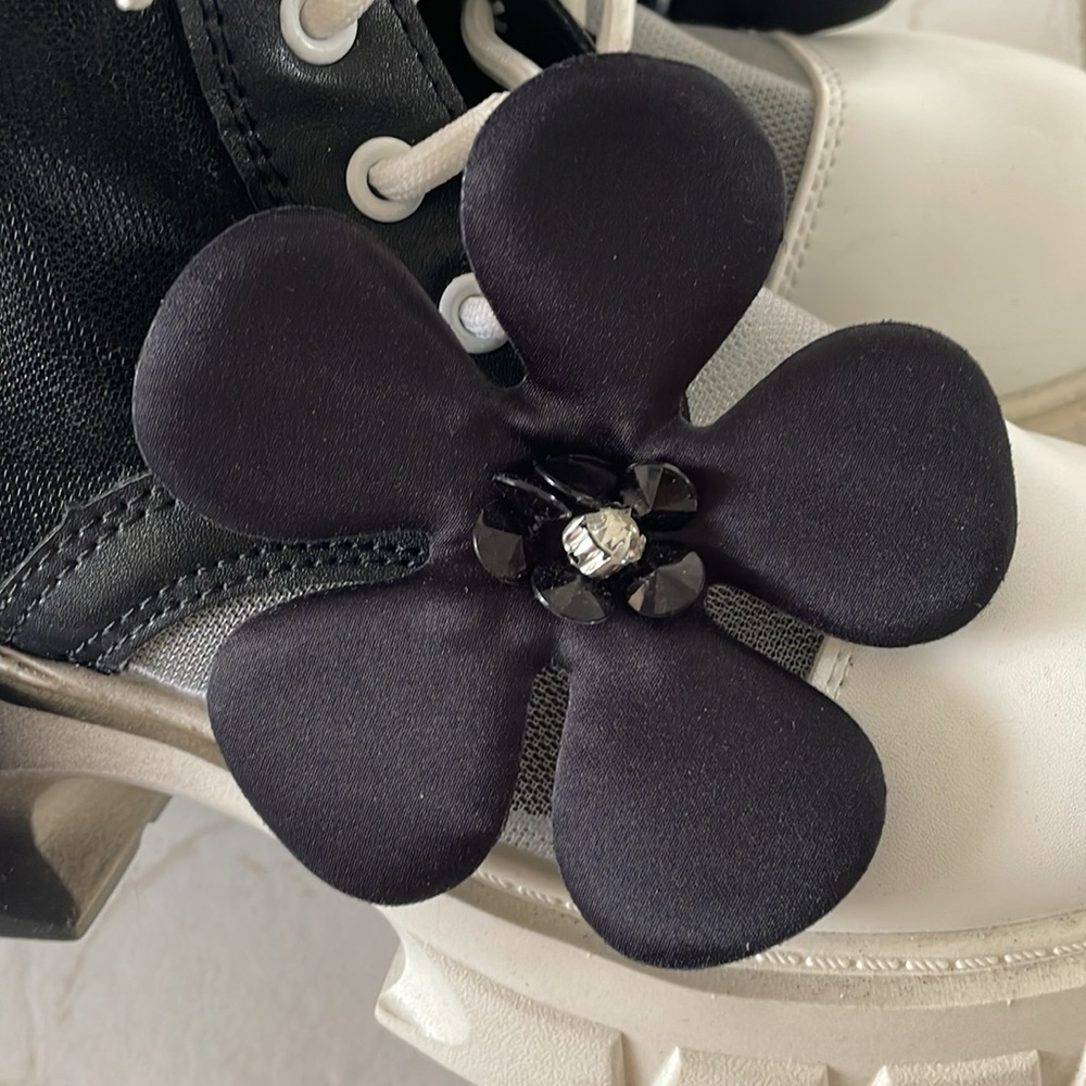 Boots - Picture 3 of 8